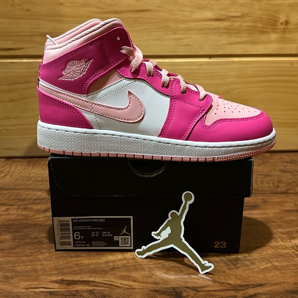 Size 6 air Jordon’s 1 MID